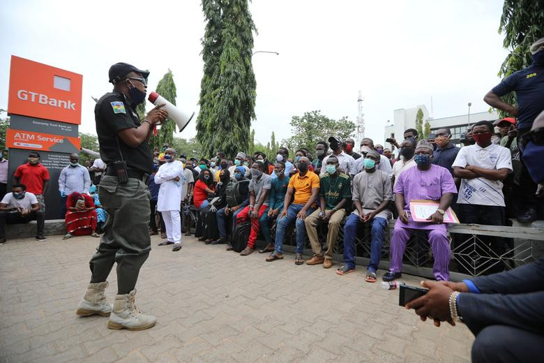 Dai dich COVID-19: The gioi ra sao sau khi noi phong toa?-Hinh-8