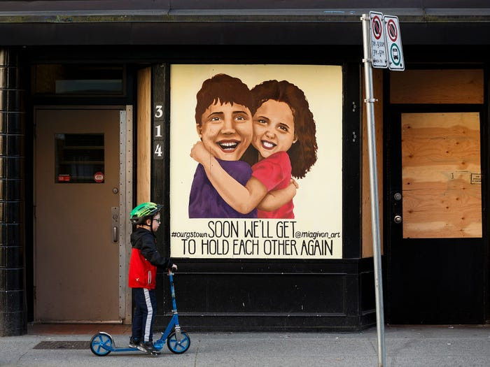 Xuc dong loat tranh duong pho tiep them suc manh mua COVID-19-Hinh-8