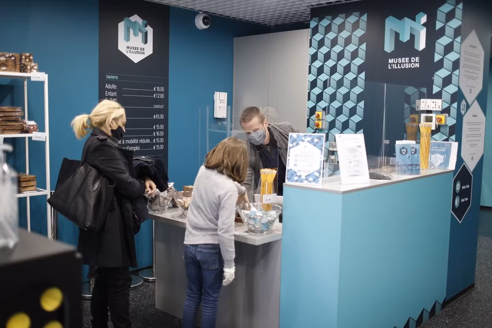 Ngo ngang “kinh do anh sang” Paris sau hai thang “dong bang” vi COVID-19-Hinh-9