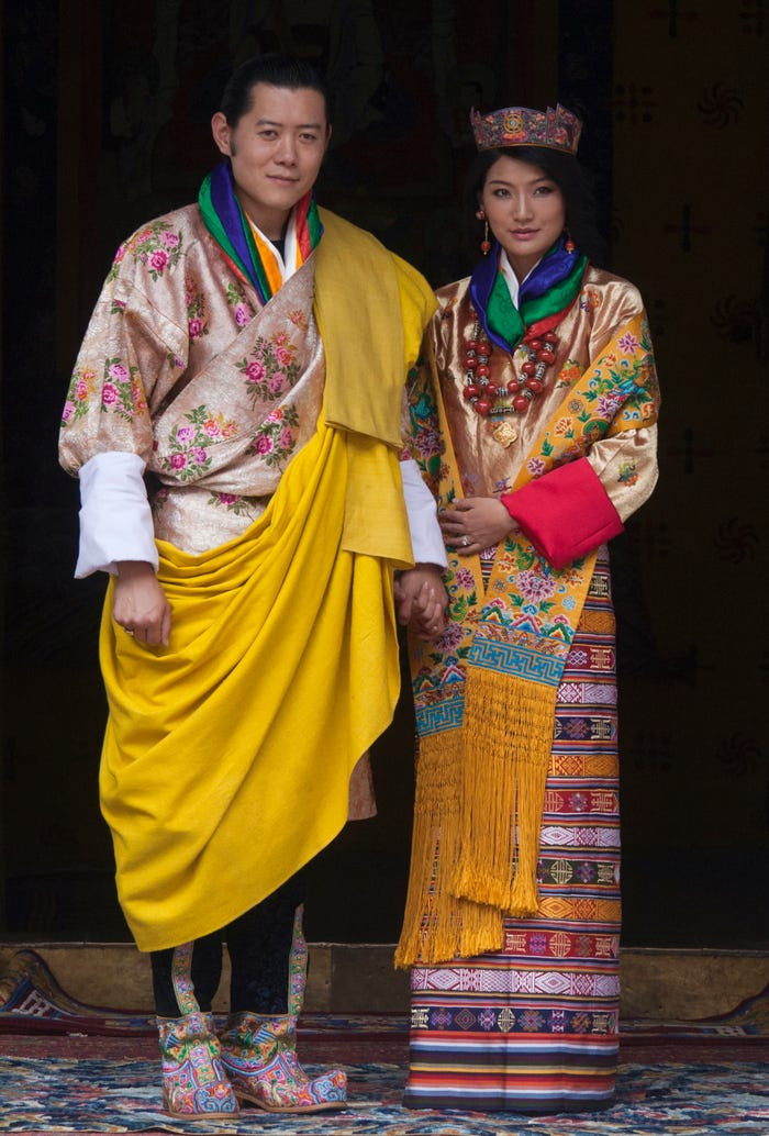 Quốc vương Bhutan Jigme Khesar Namgyel Wangchuck kết hôn với Hoàng hậu Jetsun Pema, xuất thân là một thường dân, trong buổi lễ truyền thống diễn ra tại Punakha năm 2011.