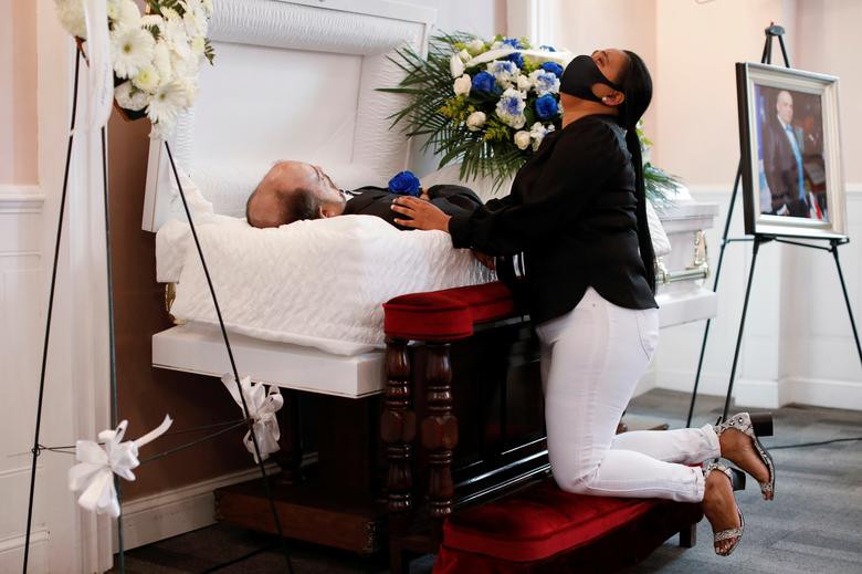 Cho tới nay, Mỹ là nước có nhiều trường hợp tử vong vì COVID-19 nhất trên thế giới, gần gấp ba lần quốc gia đứng thứ hai là Anh với hơn 37.460 ca tử vong.