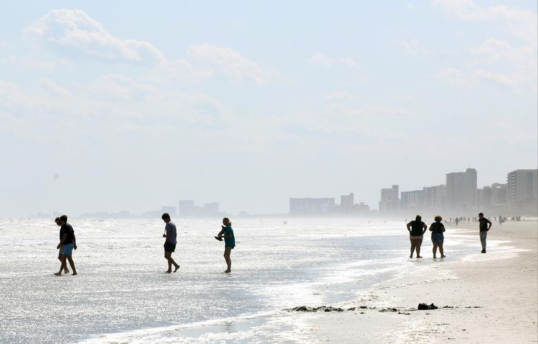 Bãi biển ở South Carolina trở nên đông đúc hơn sau khi được mở cửa trở lại ngày 21/4.