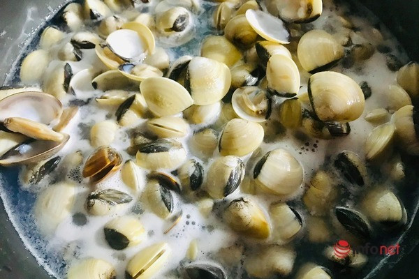 Bi quyet lam mon ngao hap trung mem ngon kho cuong