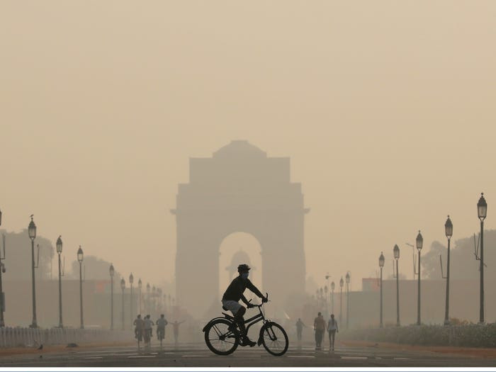 Năm 2019, CNN mô tả tình trạng ô nhiễm không khí ở thủ đô Ấn Độ như "một đám mây màu nâu độc hại gây đau họng". Ảnh chụp tại New Delhi ngày 17/10/2019.