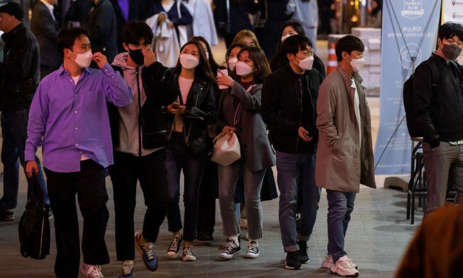 Ca nhiễm COVID-19 đầu tiên ở Itaewon là một người đàn ông 29 tuổi, được phát hiện dương tính với virus SARS-CoV-2 vào ngày 6/5 - đúng ngày Chính phủ Hàn Quốc công bố nới lỏng các biện pháp giãn cách xã hội. Ảnh: BBC.