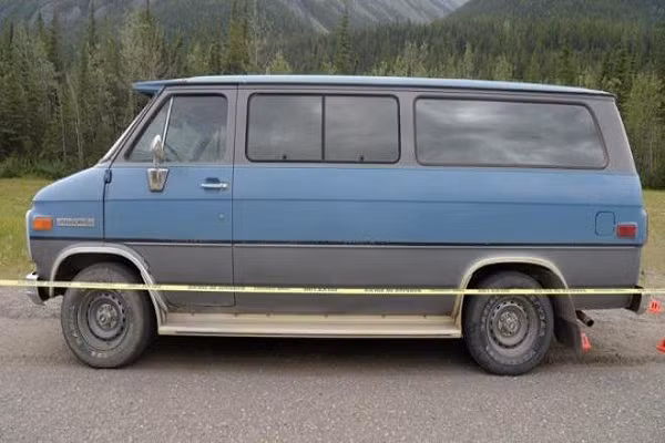 12 thi the day vet dan ban, xep chong tren xe o Mexico