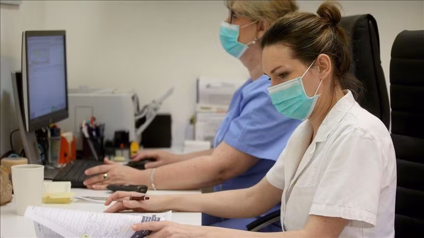 Tuy nhiên, việc theo đuổi "miễn dịch cộng đồng" và biện pháp "chống dịch bằng niềm tin" của Thụy Điển dường như không mang lại hiệu quả khi tỷ lệ tử vong vì COVID-19 ở nước này hiện cao hơn cả Mỹ. Tính đến ngày 8/5, Thụy Điển ghi nhận hơn 24.600 ca mắc COVID-19 với trên 3.000 người tử vong. Dưới đây là một số sự thật bất ngờ về quốc gia chống dịch bằng...niềm tin này. Ảnh: AA.