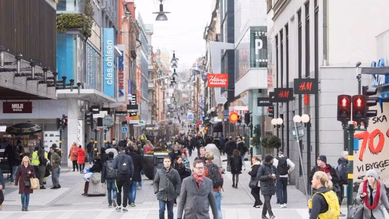 Nước này đứng thứ 11 thế giới về thu nhập bình quân đầu người. Ngoài ra, Thụy Điển cũng đạt thứ hạng cao trong nhiều bảng xếp hạng quốc tế, đặc biệt là về chất lượng cuộc sống, y tế, giáo dục, bảo vệ tự do dân sự, cạnh tranh kinh tế, bình đẳng, thịnh vượng và phát triển con người. Ảnh: EPA.