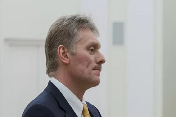 Năm 1994, ông được phân công làm việc tại Bộ Ngoại giao Nga ở thủ đô Moscow. Hai năm sau, ông Peskov trở lại Ankara, trở thành thư ký thứ hai và thứ nhất của Đại sứ quán Nga ở Thổ Nhĩ Kỳ.