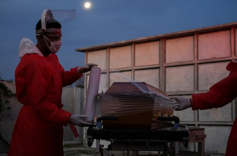 Được biết, số ca nhiễm và tử vong vì COVID-19 tại Brazil tiếp tục gia tăng khiến hầu hết các bệnh viện và nhà xác ở nước này rơi vào tình trạng quá tải.