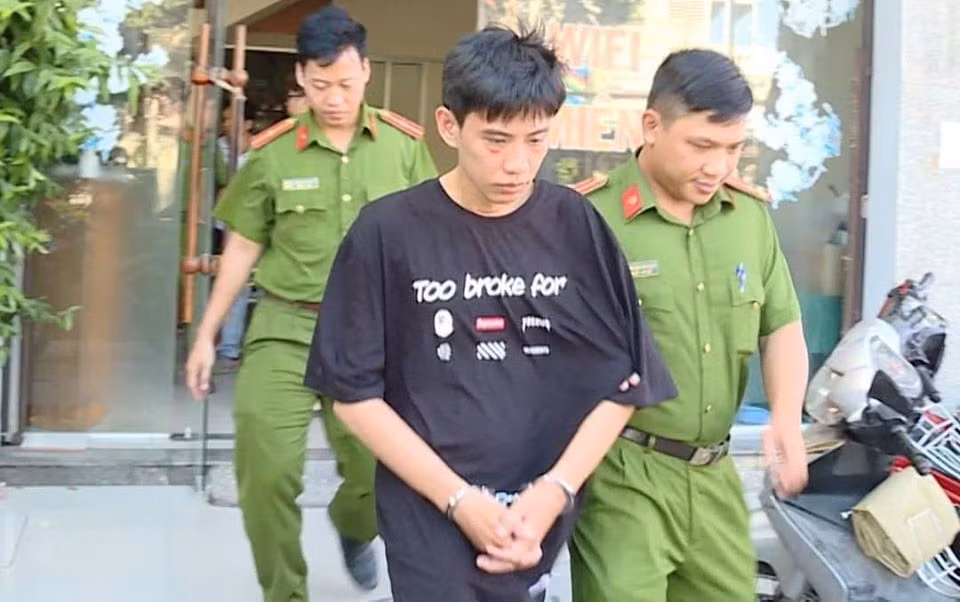 Bat giu doi tuong nhieu lan “yeu” ban gai nhi sau khi quen qua mang xa hoi