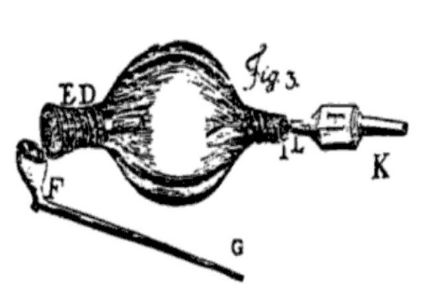 Trước khi các đội cứu hộ xuất hiện, người ta tin rằng khói thuốc có thể giúp cứu sống những người bị đuối nước. Cụ thể hơn, các bác sĩ khuyến khích việc thổi khói thuốc vào phổi của người đuối nước, cho rằng việc này có thể kích thích phổi hoạt động bình thường trở lại. May mắn là chúng ta đã không còn ở những năm 1700 nữa.