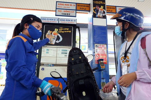 Gia xang duoc dieu chinh the nao vao hom nay 15/12?