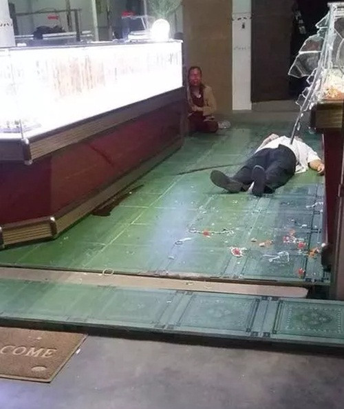 Vua tu benh vien tam than ve da gay ra vu cuop tiem vang kinh hoang