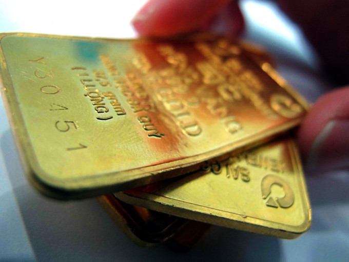 Gia vang hom nay 15/12: My don tin xau, vang voi leo gia
