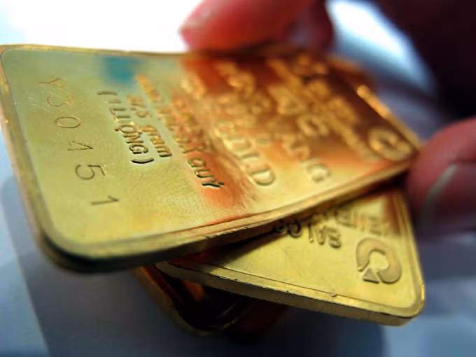Gia vang hom nay 15/12: My don tin xau, vang voi leo gia