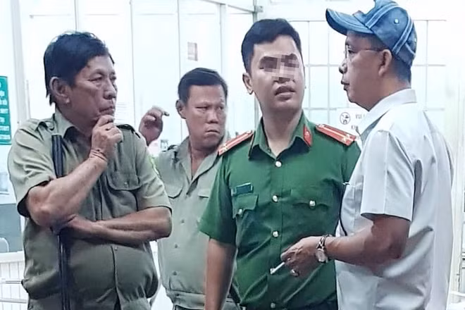 Nguoi no sung tu sat o benh vien tung 