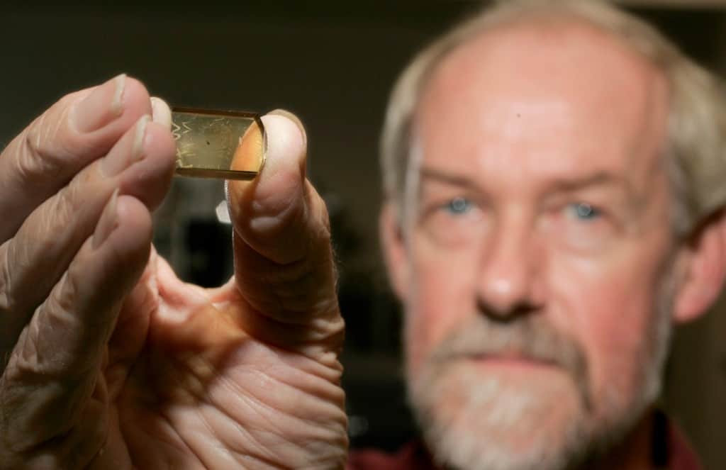 Vật thể lâu đời nhất được biết đến trên Trái đất là một mảnh zircon 4,4 tỷ năm tuổi được tìm thấy ở Tây Úc.