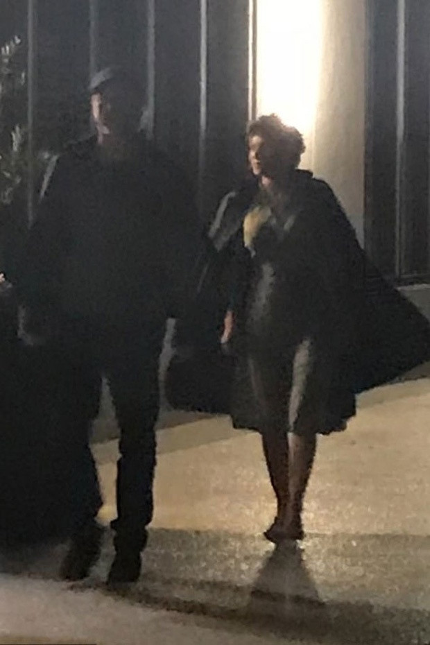 Sau khi chia tay Angelina Jolie, Brad Pitt liên tiếp có tin đồn hẹn hò với nhiều người đẹp trong giới. Người tìn‌h tin đồn mới đây nhất của anh là nữ diễn viên Alia Shawkat kém anh 25 tuổi.