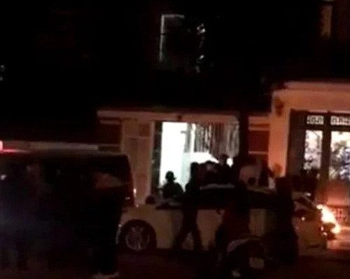 Nu sinh vien dai hoc bi ban trai sat hai trong nha nghi