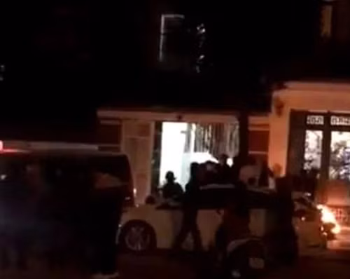 Nu sinh vien dai hoc bi ban trai sat hai trong nha nghi