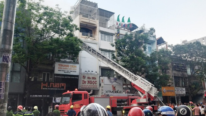 Chay nha 3 tang o TP.HCM, nhieu nguoi thao chay