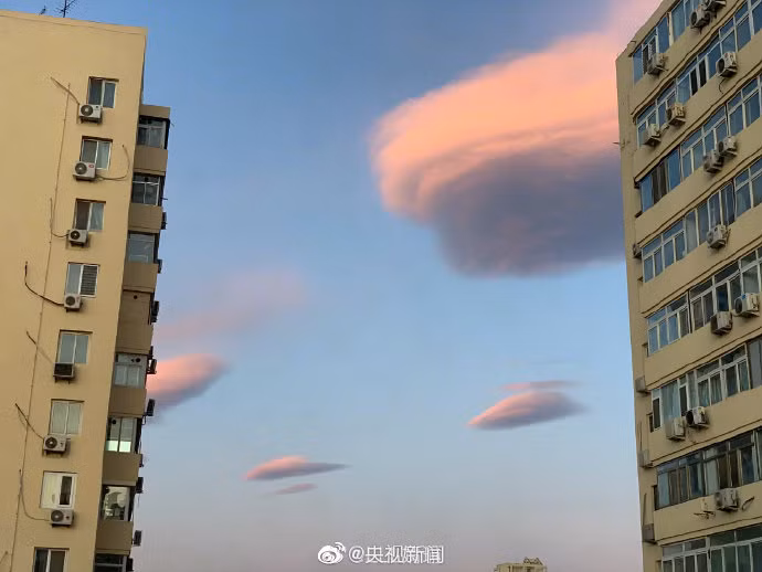 Sau đó, trung tâm khí tượng Bắc Kinh cũng đã lên tiếng, xác nhận những đám mây kỳ lạ trên bầu trời thành phố là mây đĩa bay hay chính xác hơn là mây dạng thấu kính.