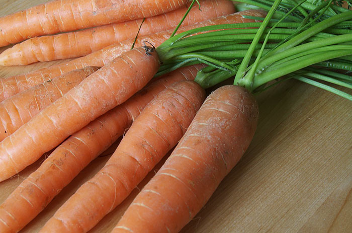 Cà rốt hiện tại có màu cam, kích thước lớn và chứa rất nhiều vitamin cùng các dưỡng chất cần thiết cho con người.