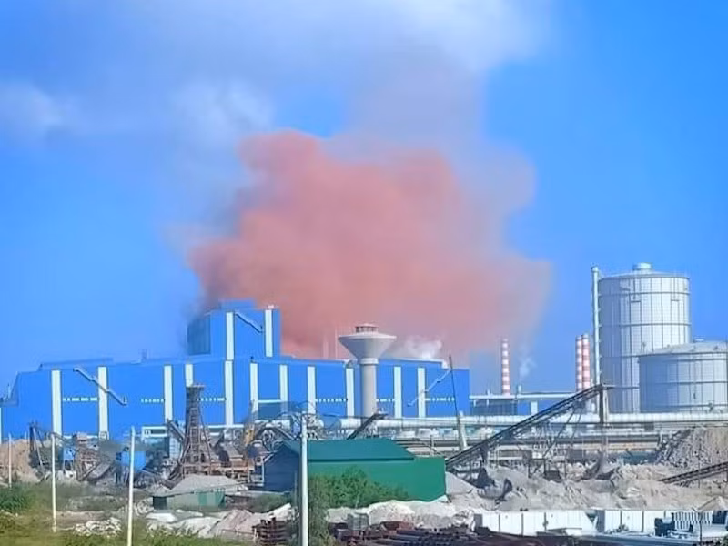 Vet khoi mau nau do bat thuong xuat hien o Hoa Phat Dung Quat