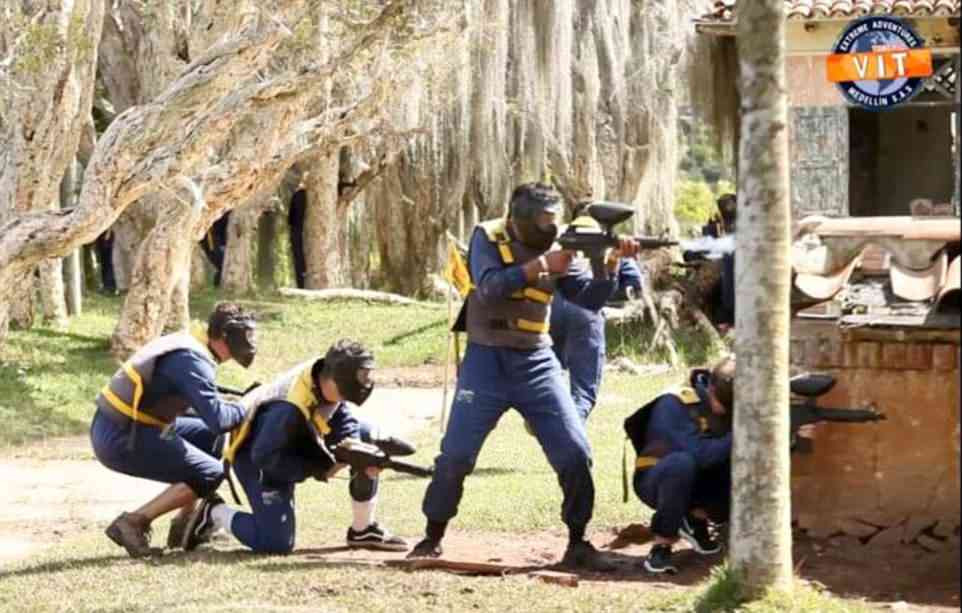 Biệt thự này cũng trở thành nơi nghỉ ngơi, giải trí của trùm ma túy Escobar. Theo đó, nơi đây còn có bể bơi, sân tennis, sân bóng đá...