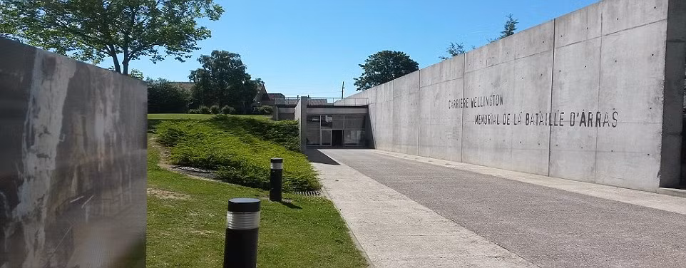 Khi thời cơ đến, hàng ngàn binh sĩ đồng loạt tấn công bất ngờ nhằm vào quân đội Đức.