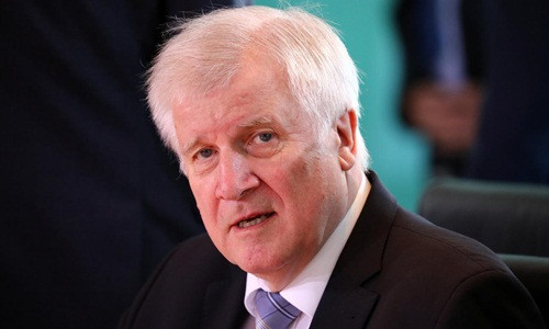 Bộ trưởng Nội vụ Đức Horst Seehofer đề nghị rút khỏi cả hai vị trí bộ trưởng và lãnh đạo đảng CSU. Ảnh: Reuters.
