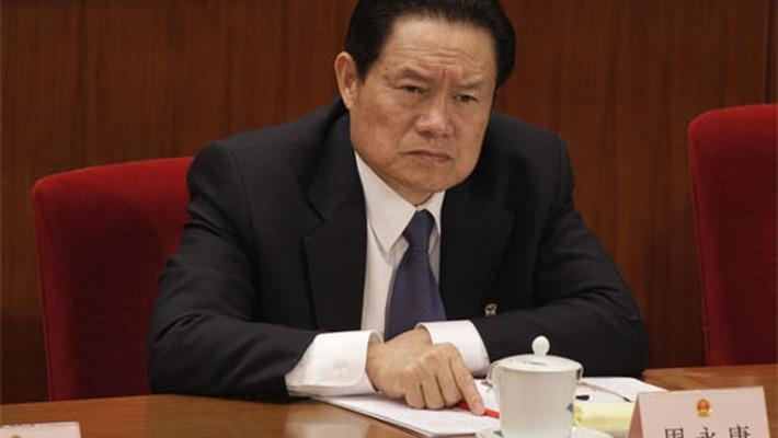 Thậm chí, Chu Vĩnh Khang còn được cho là đã lợi dụng vị trí và quyền lực của mình để theo dõi, nghe lén qua điện thoại của nhiều lãnh đạo hàng đầu của Trung Quốc, trong đó có Chủ tịch Tập Cận Bình.