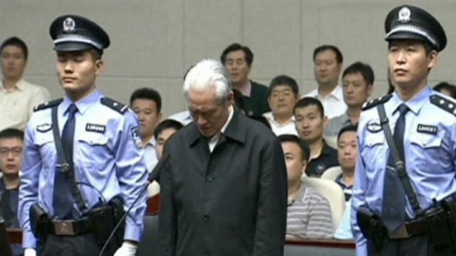 Theo Nhân dân Nhật báo của Trung Quốc, Chu Vĩnh Khang bị cáo buộc là người chỉ đạo 5 mạng lưới tham nhũng gồm: mạng lưới ở tỉnh Tứ Xuyên, ngành dầu khí, ngành công an, mạng lưới các thư ký và mạng lưới gia đình, họ hàng.