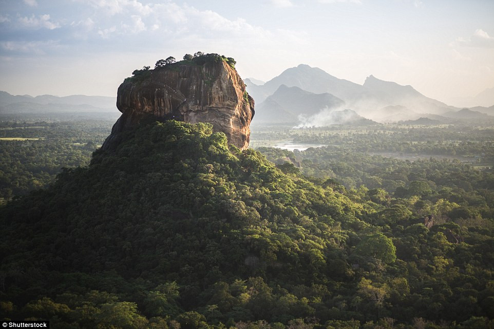 Sigiriya (nghĩa là Đá Sư tử) là một ngôi cổ thành và cung điện bằng đá độc đáo nằm ở vùng Matale thuộc Sri Lanka. Di sản này được xây dựng dưới triều vua Kassapa I vào thế kỷ thứ 5.