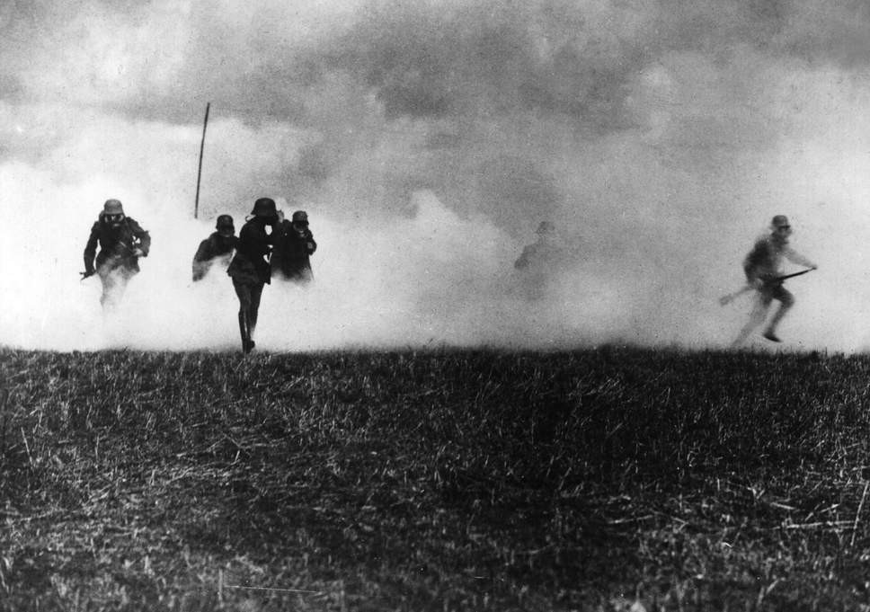 Sau khi Chiến tranh thế giới 1 kết thúc, khoảng 90.000 người thiệt mạng trong tổng số hơn 1 triệu người nhiễm độc vì các cuộc tấn công bằng khí hóa của cả hai bên. Trước những hậu quả nghiêm trọng do khí độc gây ra, nhiều quốc gia đã ký hiệp ước cấm sản xuất và phổ biến vũ khí hóa học.