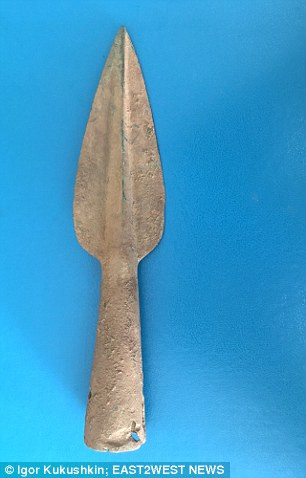 Ngôi mộ chứa thi hài cặp đôi trên có dấu hiệu từng bị cướp bóc nhưng hài cốt của 2 người vẫn còn và không bị xáo trộn. Các chuyên gia sẽ tiến hành sâu hơn để giải mã những bí ẩn về cuộc sống và nguyên nhân tử vong của cặp đôi này.