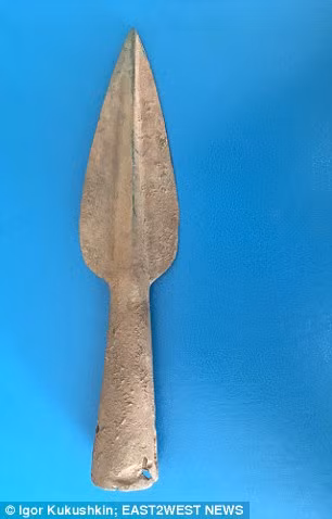 Ngôi mộ chứa thi hài cặp đôi trên có dấu hiệu từng bị cướp bóc nhưng hài cốt của 2 người vẫn còn và không bị xáo trộn. Các chuyên gia sẽ tiến hành sâu hơn để giải mã những bí ẩn về cuộc sống và nguyên nhân tử vong của cặp đôi này.