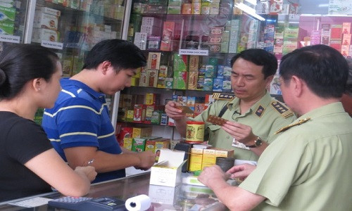 Các chủ cơ sở kinh doanh hàng giả, hàng kém chất lượng đều cho rằng, do người tiêu dùng có tâm lý muốn sử dụng hàng hiệu, giá rẻ.