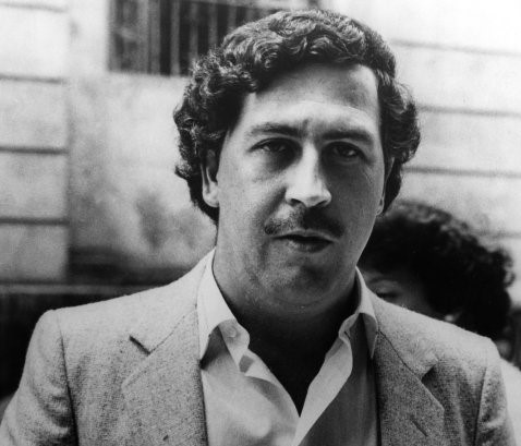 Pablo Escobar là một trong những trùm ma túy khét tiếng và giàu có nhất lịch sử. Theo ước tính, tài sản của y là khoảng 30 tỷ USD vào đầu những năm 1990.