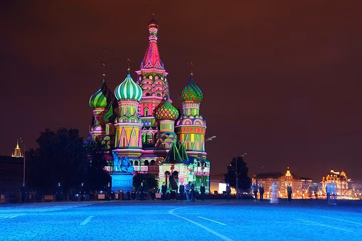 Nhà thờ chính tòa Thánh Vasily với kiến trúc độc đáo là một trong 7 kỳ quan hấp dẫn du khách nhất của nước Nga.