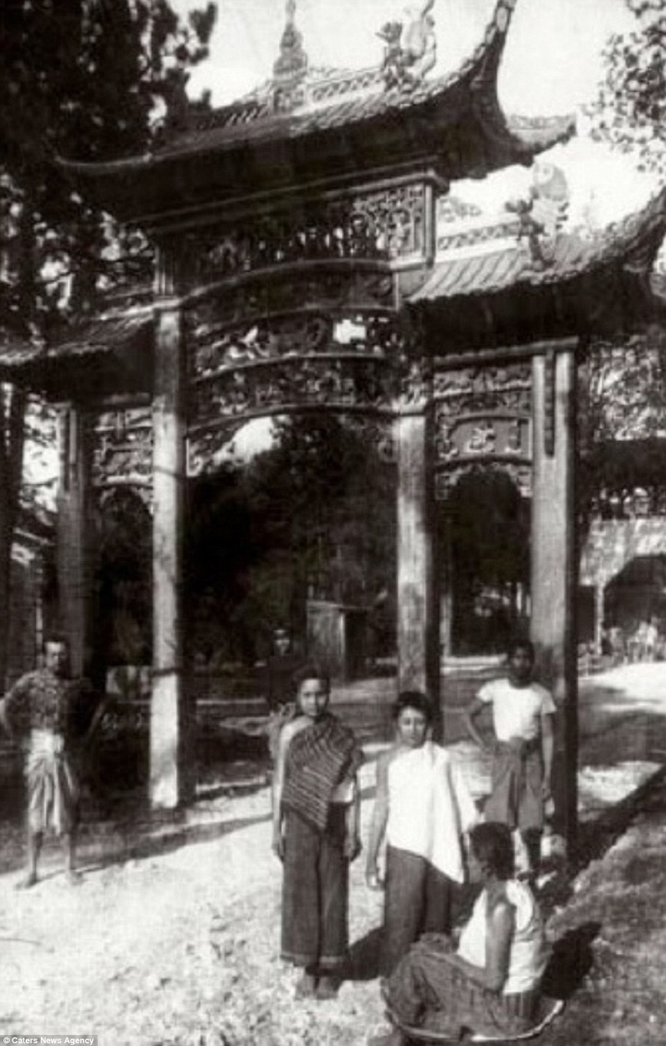 Không chỉ con người, các loại thực vật, động vật và hàng hóa kỳ lạ đến từ các thuộc địa của Pháp cũng được trưng bày tại vườn thú đặc biệt này.