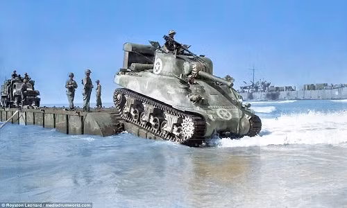 Các phương tiện quân sự, xe tăng... của Anh và các nước đồng minh trong Chiến dịch Husky ở Sicily năm 1943.