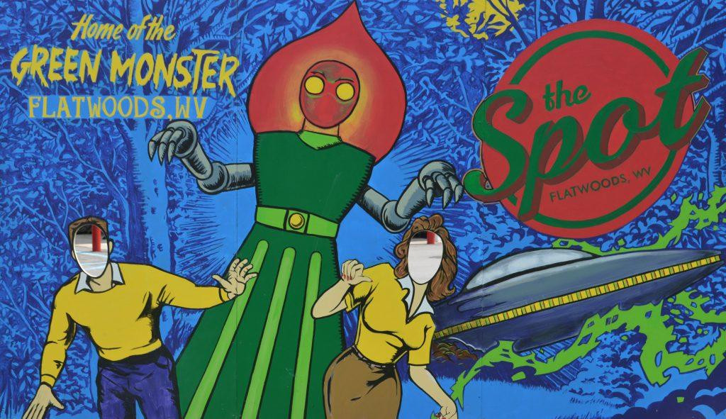 Theo miêu tả của các nhân chứng, quái vật Flatwoods cao ít nhất 3m, có hơn 10 chiếc chân.