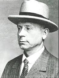 Kürten cho hay y cảm thấy phấn khích khi nhìn thấy máu và người chết trước mặt. Do vậy, gã sẽ dùng dao đâm hoặc búa đánh nạn nhân đến chết.