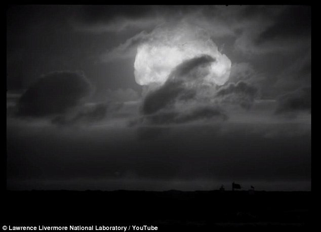 Đa số các cuộc thử nghiệm vũ khí hạt nhân của Mỹ diễn ra ở Thái Bình Dương hoặc tại sa mạc Nevada.