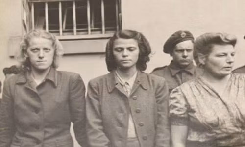 Herta Bothe (trái ảnh) là một trong những "nữ đồ tể" khét tiếng của phát xít Đức. Ả đã tra tấn, sát hại nhiều tù nhân khi làm việc trong trại tập trung khét tiếng của Hitler trong Thế chiến 2.