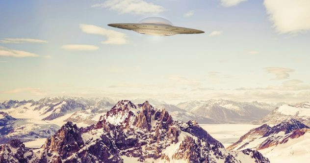 Núi Glastenbury nằm ở bang Vermont, Mỹ là một trong những nơi được cho là có liên quan đến người ngoài hành tinh. Nguyên do là vì trong thời gian từ năm 1945 - 1950, nhiều vụ mất tích bí ẩn xảy ra tại nơi đây.