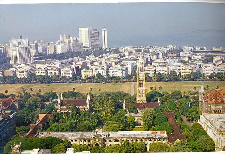 Quần thể kiến trúc và trang trí nghệ thuật Victorian Gothic ở Mumbai: Hàng loạt các tòa nhà dọc theo bờ biển Ả rập đã được công nhận di sản thế giới.