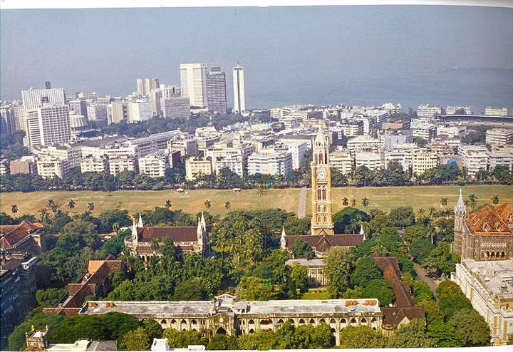 Quần thể kiến trúc và trang trí nghệ thuật Victorian Gothic ở Mumbai: Hàng loạt các tòa nhà dọc theo bờ biển Ả rập đã được công nhận di sản thế giới.